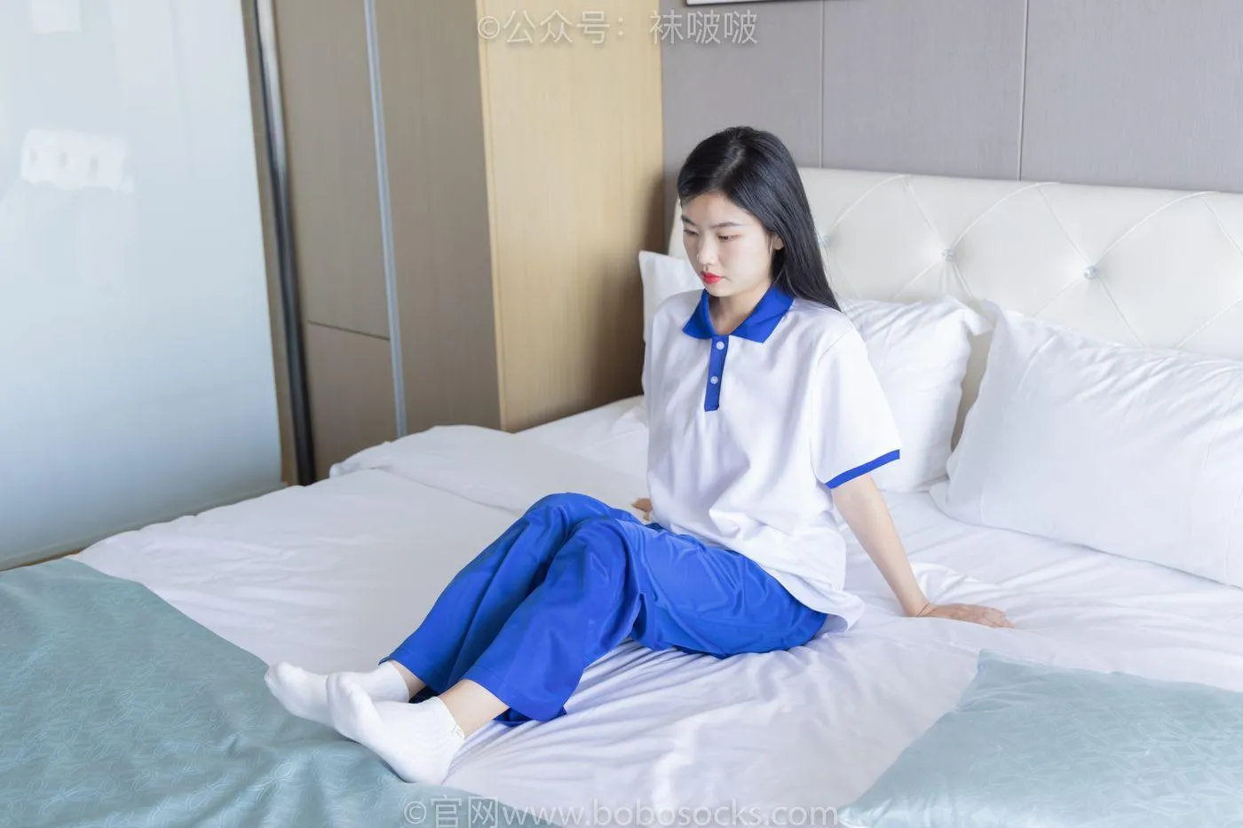[BoBoSocks袜啵啵]NO.039 小奶熊-校服、vans帆布鞋、短白棉袜、裸足 [154P]插图3